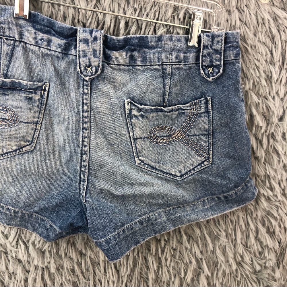 Maurices Shorts Womens Size 10 Whiskered Denim Slit Hem Blue - Picture 3 of 10